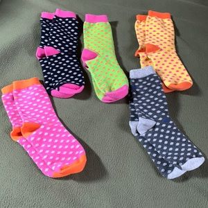 GUC 5 pairs of women’s socks.  Most likely size 5-9.